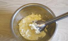 Wie man Käse ohne Mehl und ohne Manschykey herstellt: Rezepte und Empfehlungen Curd Käsekäsefisch ohne Mehl