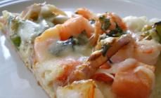 Delicious seafood pizza