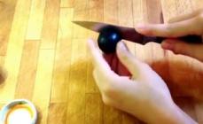 How to quickly remove a pit from a plum