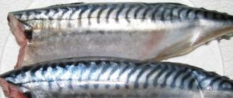 How to deliciously cook mackerel in onion skins in 3 minutes